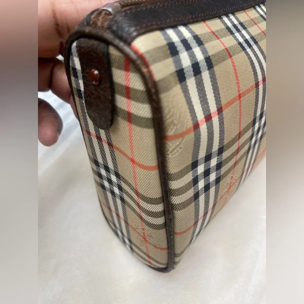 Burberry elegant handbag
